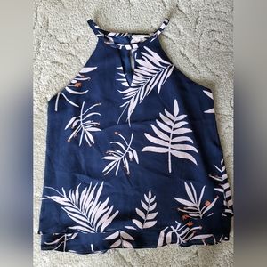 Gorgeous floral/leaf tank.